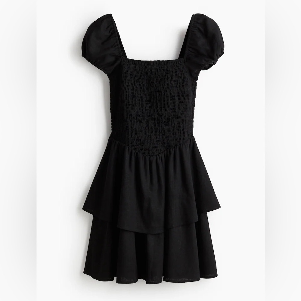 Brand new H&M TIERED-SKIRT SMOCKED DRESS
